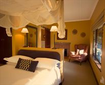 Balcony Suite living - Aziza Guest House