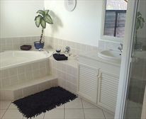 Bathroom. - Blue Oyster Bed & Breakfast