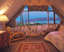 Bedroom. - Yellowwood Lodge