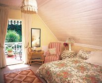 Bedroom. - Yellowwood Lodge