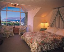 Bedroom. - Yellowwood Lodge