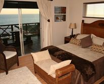 Bedroom. - Oceanique Self Catering and B&B Accommodation