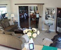 Lounge. - Oceanique Self Catering and B&B Accommodation