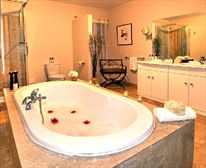 Bathroom. - Villa Mulligan
