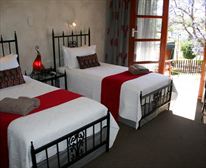 Twin Off-Suite sharing bathroom - Miles Guest House