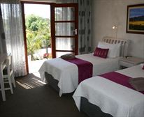 Twin Off-Suite sharing bathroom - Miles Guest House