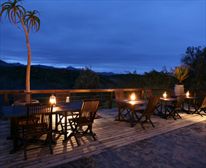 Hog Hollow Deck. - Hog Hollow Country Lodge