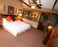 Suite 4. - Hog Hollow Country Lodge