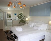 POOL AND SPA AREA - La Boheme B&B 