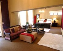 Deluxe Courtyard Room. - Laird's Lodge Country Estate