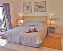 Unit 1 Bedroom. - Luna Lodge