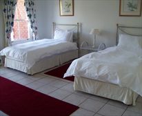 Bedroom. - Redbourne Lodge