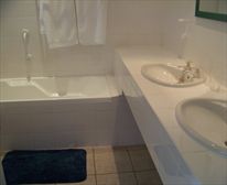 Bathroom. - Redbourne Lodge