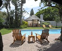 Pool & BBQ area - Bayside Guesthouse