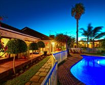 Pool & Main House - Bayside Guesthouse