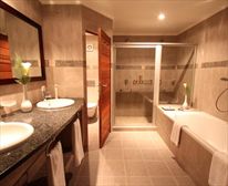 Plateau - En Suite Bathroom - Plateau Country House